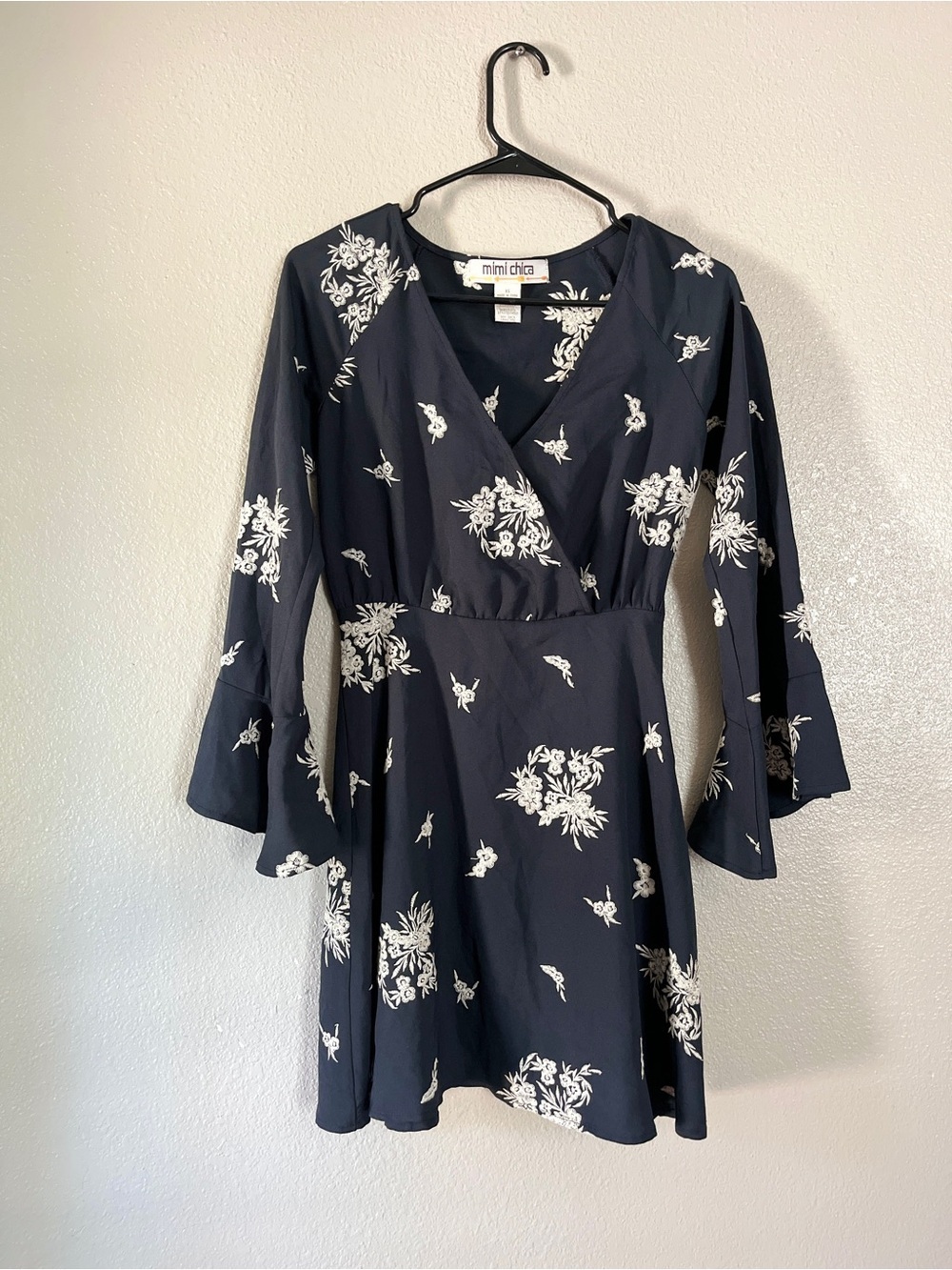 Mimi Chica Navy & Cream Floral Wrap Dress - Picture 2 of 6